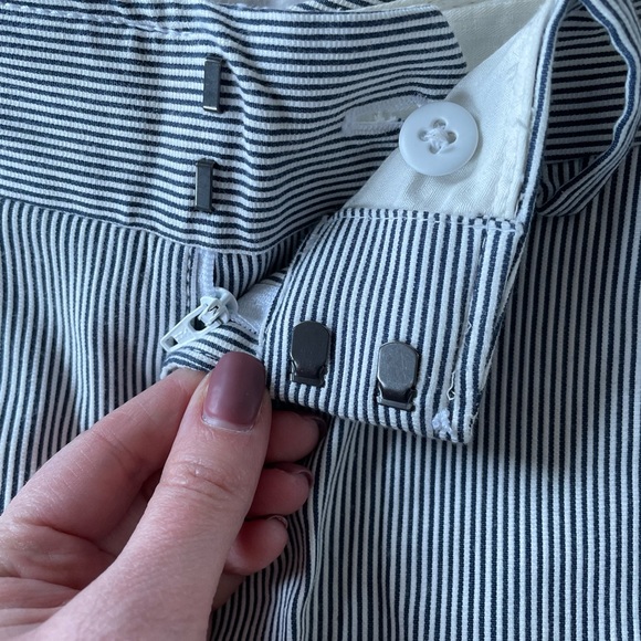 Banana Republic Navy Pinstripe Shorts, Martin Fit, Size 0 - Picture 3 of 5